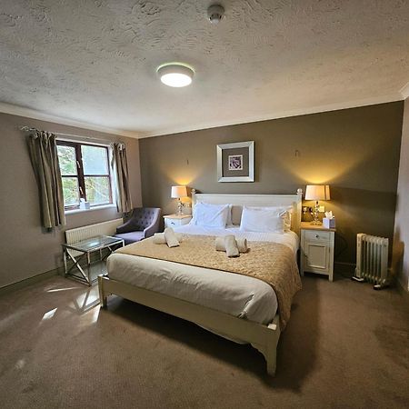 Marsh Farm Hotel Суиндън Екстериор снимка