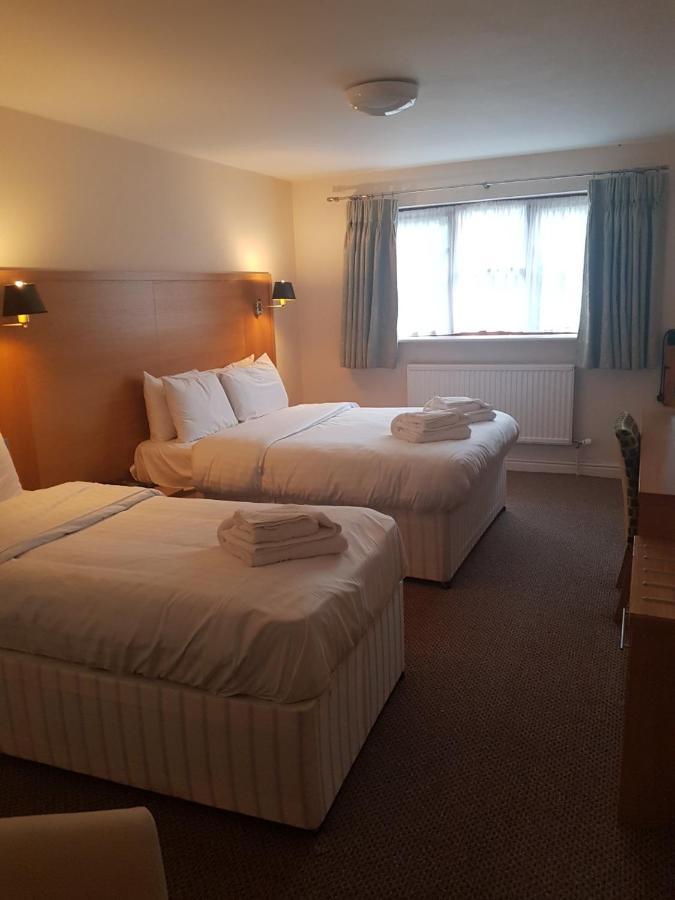 Marsh Farm Hotel Суиндън Екстериор снимка