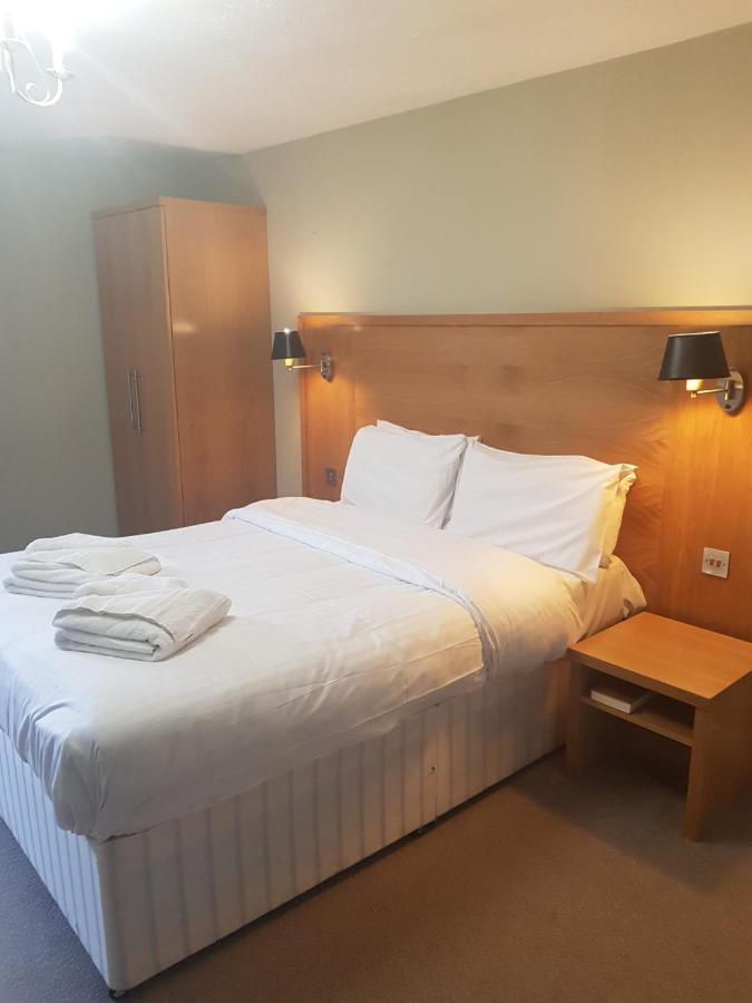 Marsh Farm Hotel Суиндън Екстериор снимка
