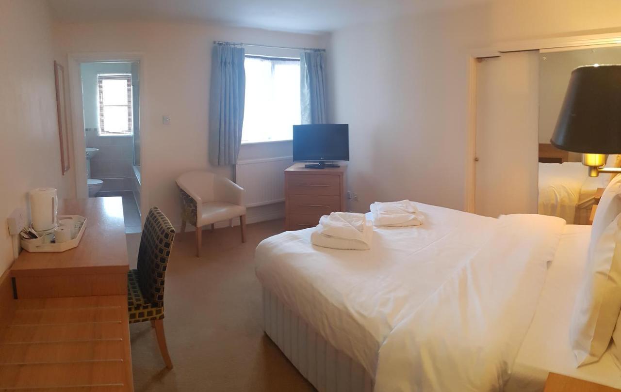 Marsh Farm Hotel Суиндън Екстериор снимка