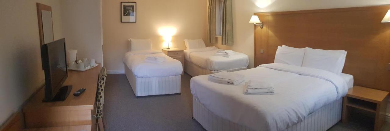 Marsh Farm Hotel Суиндън Екстериор снимка