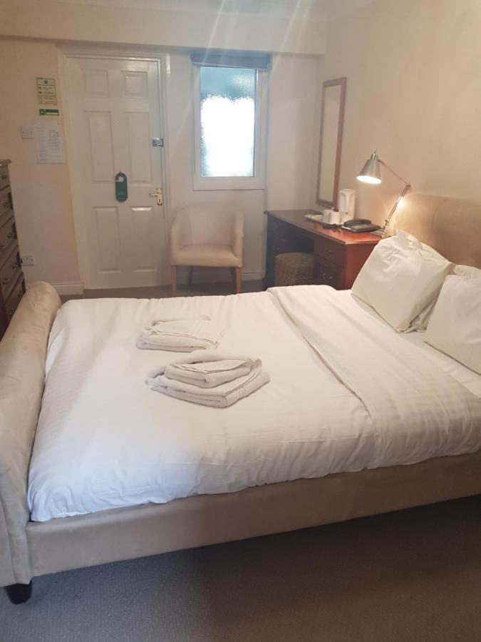 Marsh Farm Hotel Суиндън Екстериор снимка