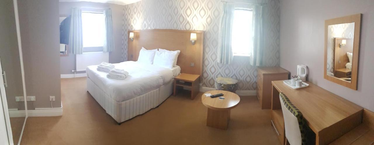 Marsh Farm Hotel Суиндън Екстериор снимка