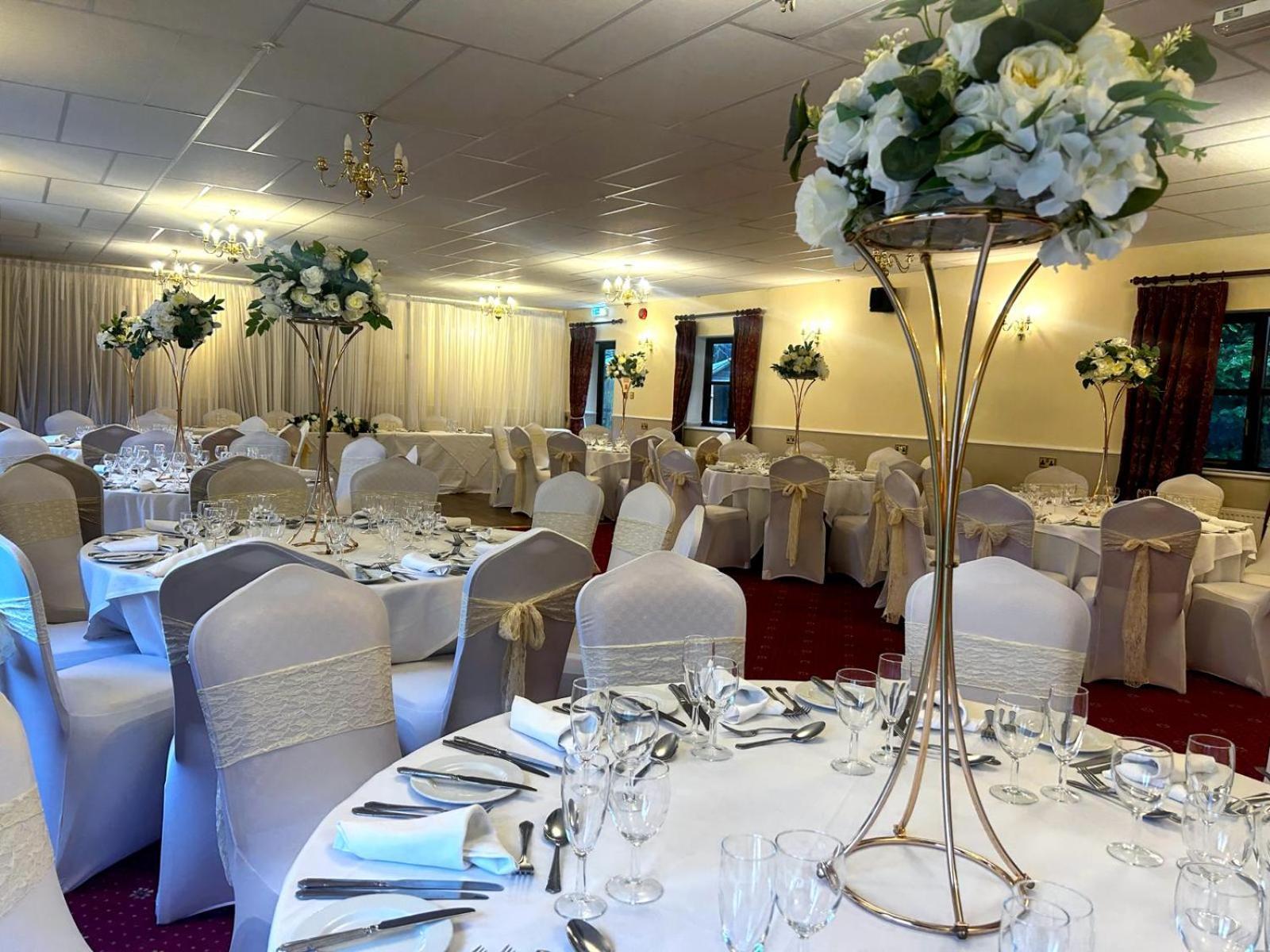 Marsh Farm Hotel Суиндън Екстериор снимка