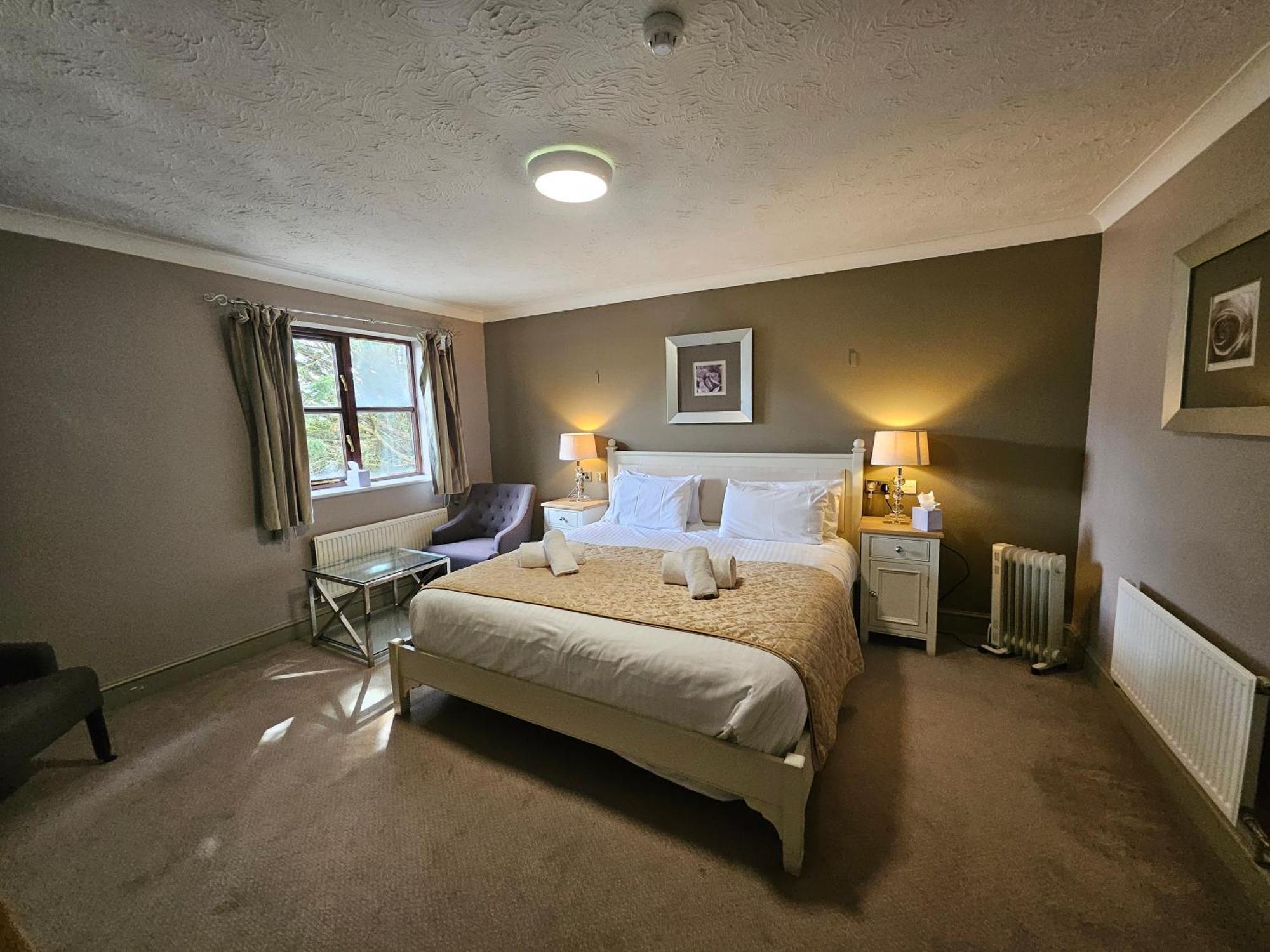 Marsh Farm Hotel Суиндън Екстериор снимка