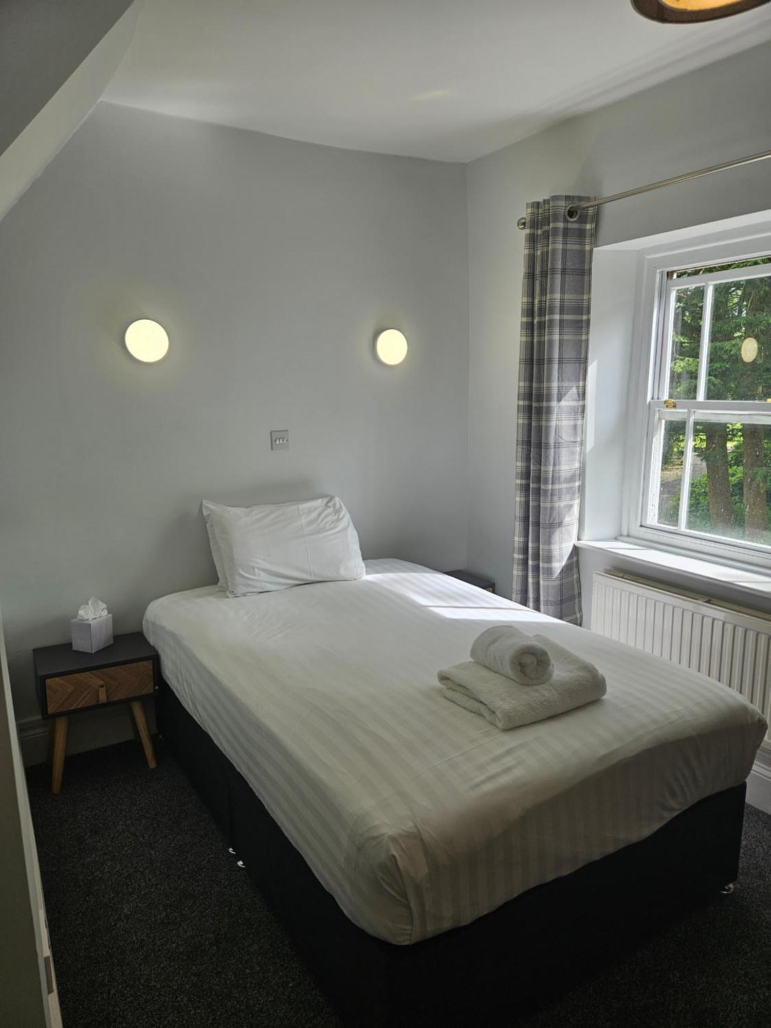 Marsh Farm Hotel Суиндън Екстериор снимка