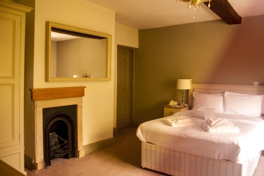 Marsh Farm Hotel Суиндън Екстериор снимка