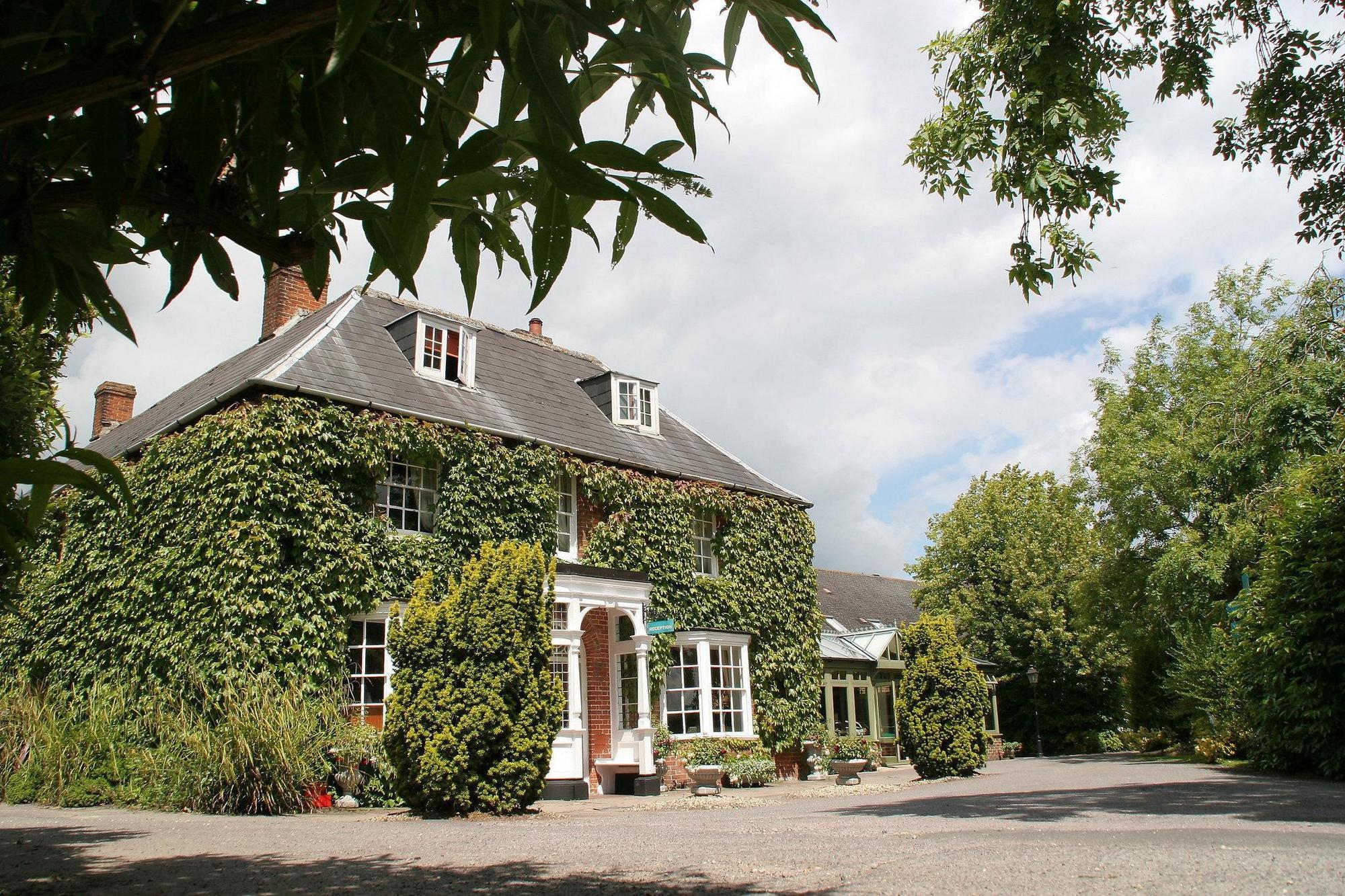 Marsh Farm Hotel Суиндън Екстериор снимка
